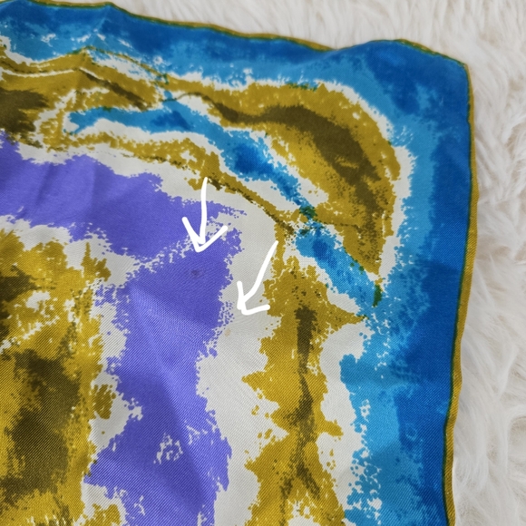 Vintage Scarves by VERA silk handrolled scarf - Picture 5 of 8